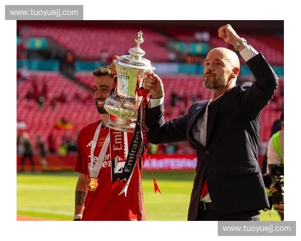 曼联再夺欧联杯冠军荣耀重燃红魔王朝再现绿茵英伦风采